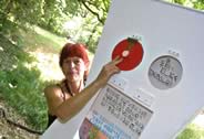 erste bilder vom workshop in grossenhain, brigitta krause mit ihrer starken frau